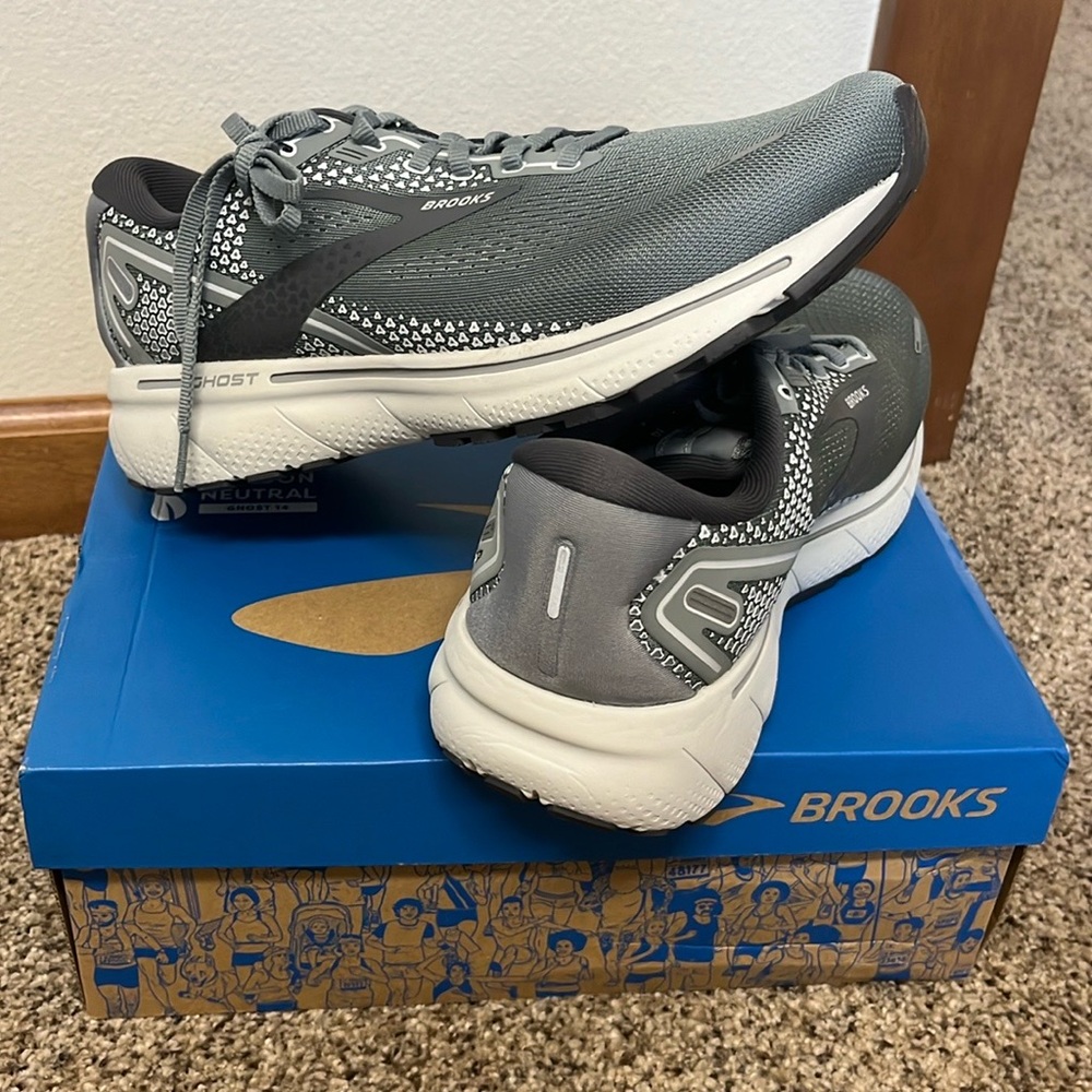 Men’s Brooks Ghost 14 shoes 9.5/4E ~ NIB
